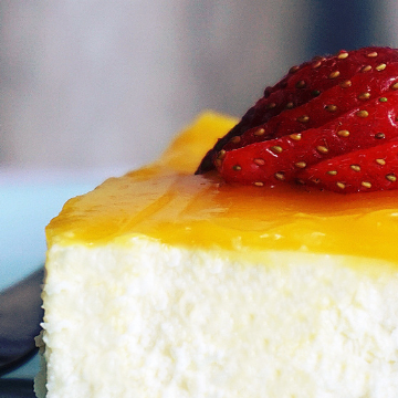 Can't control your sweet tooth? Cake with strawberries.